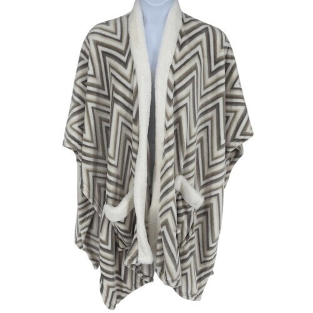 Charter Club Beige Chevron Fleece Wrap‎ with Sherpa Trim One Size